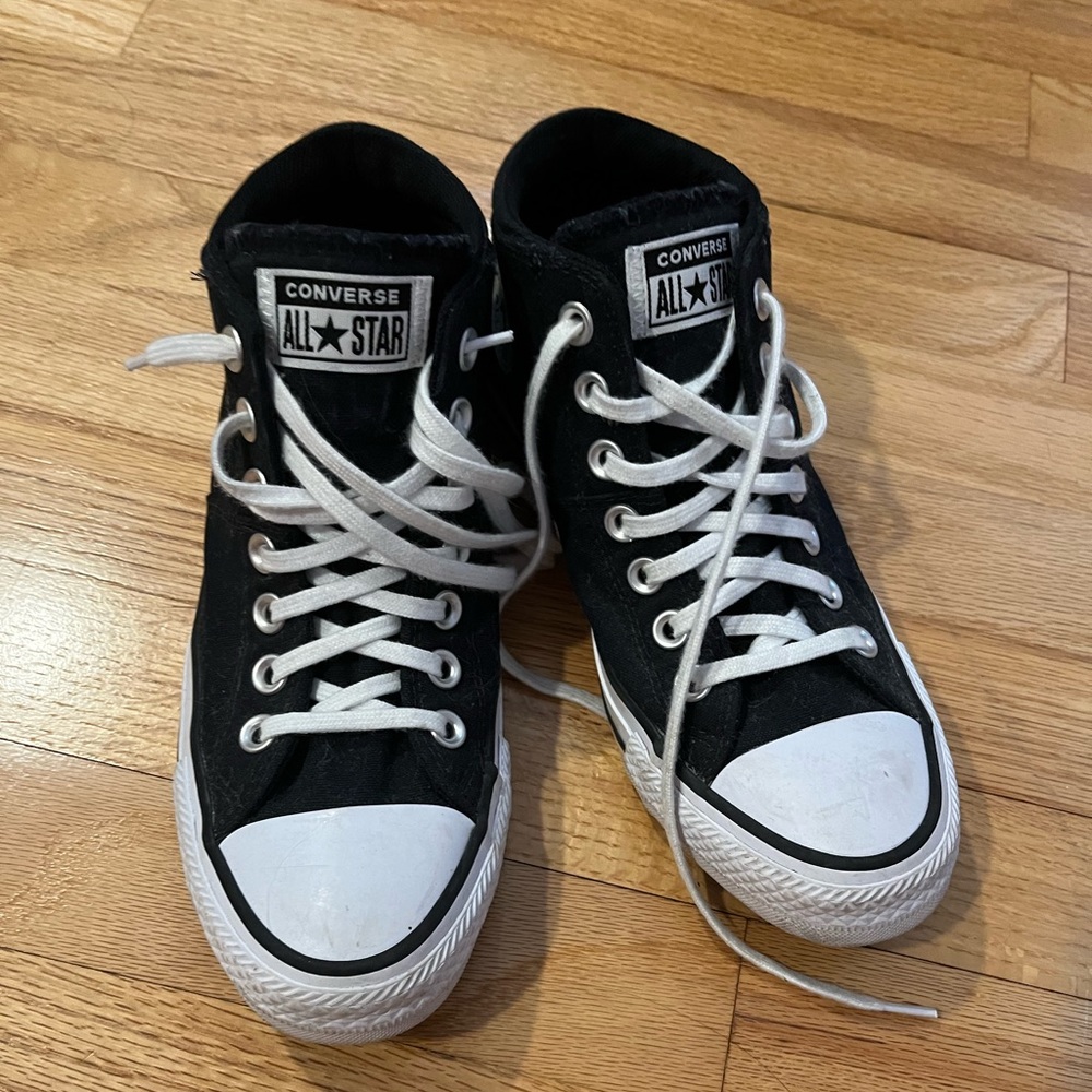 Black mid rise converse, size 7.5